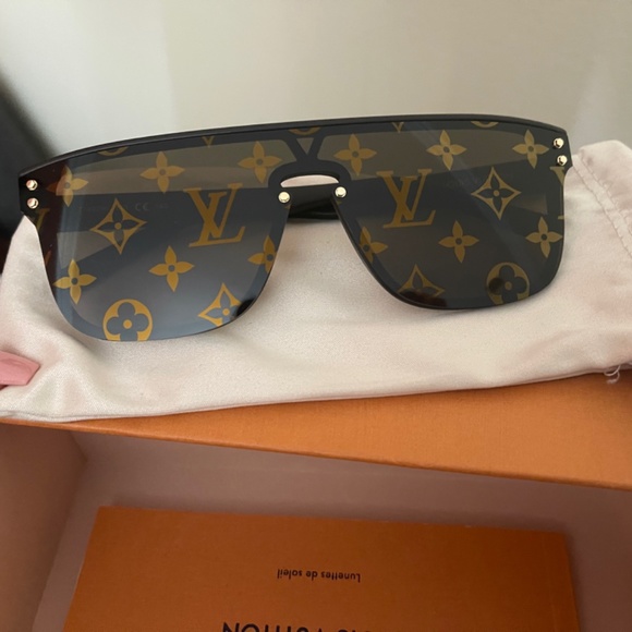 Loui Vuitton Sunglasses - Picture 2 of 12